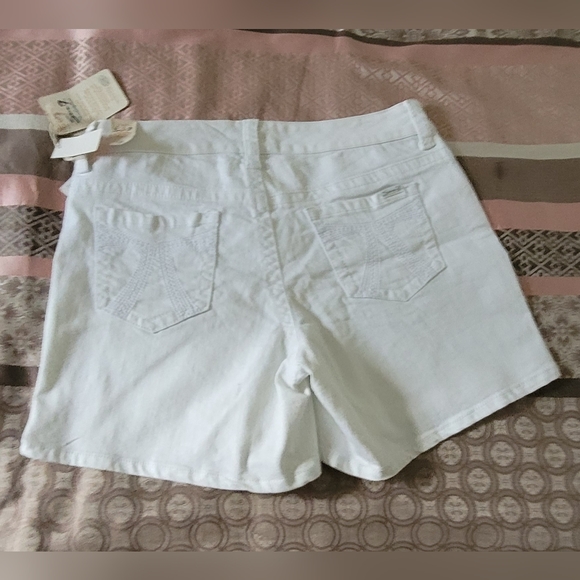 NWT Seven7 Denim Shorts ❤️ - Picture 2 of 5